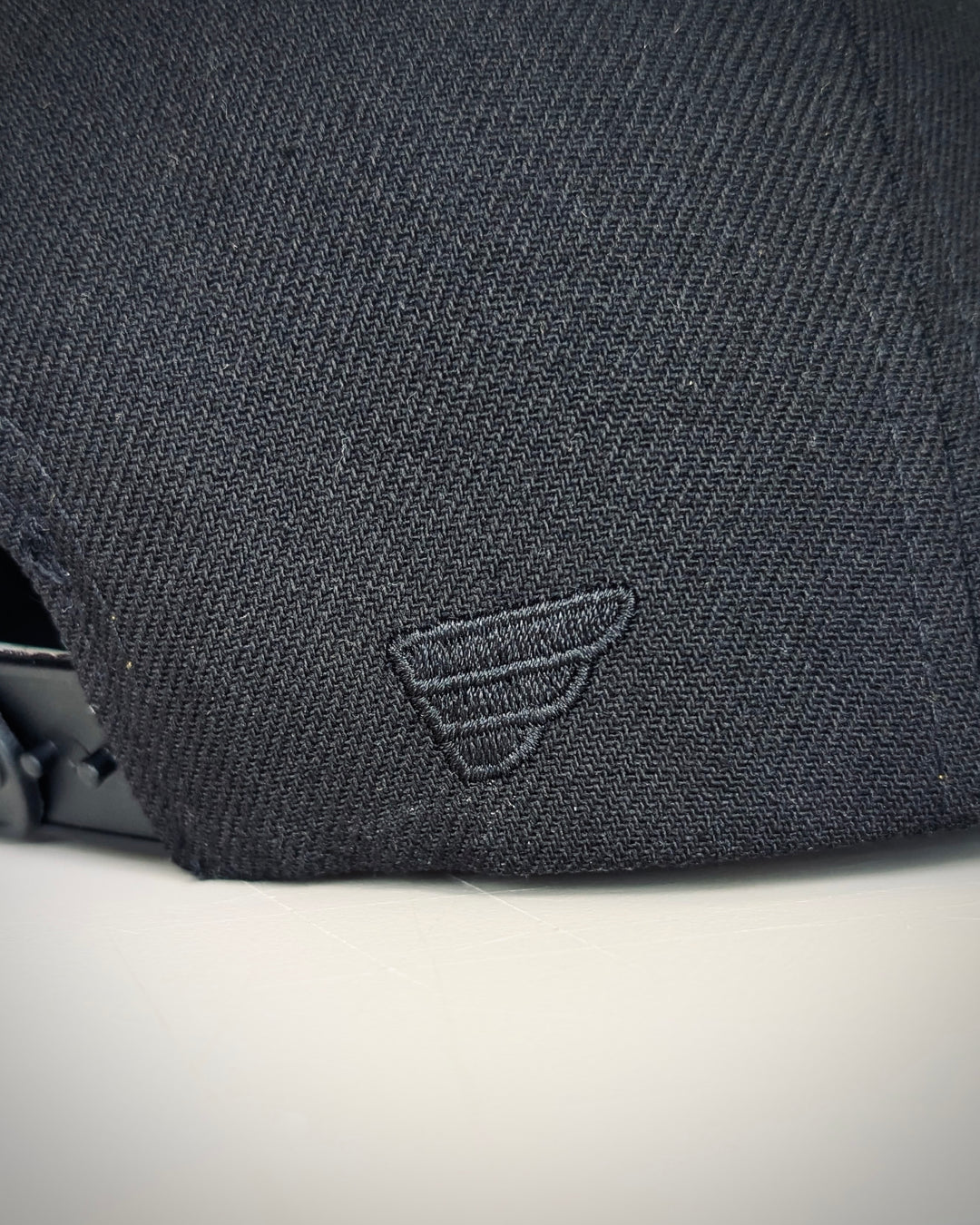Selbstzünder 6 Panel Snapback – Black Edition