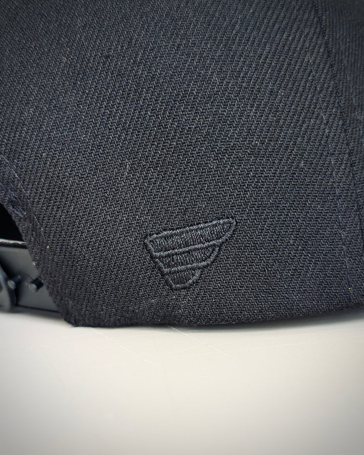 Selbstzünder 6 Panel Snapback – Black Edition