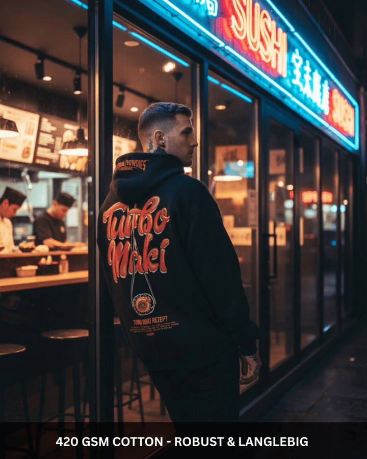 Turbo Maki Deal – Limitierter Hoodie + Sticker + Versand inklusive. - AsphaltRowdies
